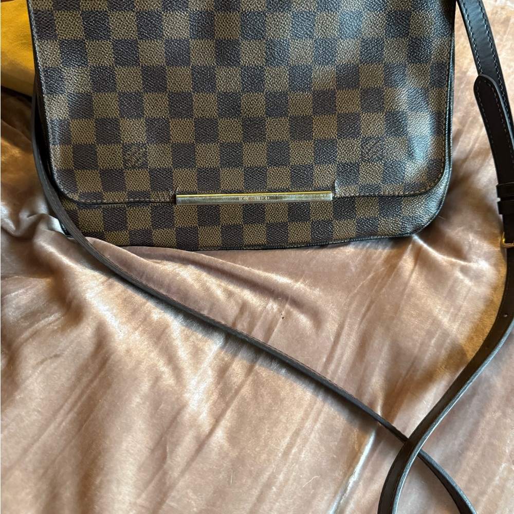 Authentic Louis Vuitton Damier Ebene Hoxton.